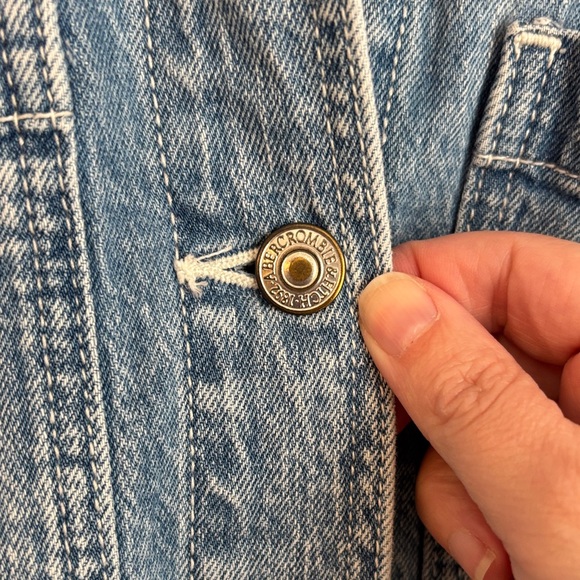 Abercrombie & Fitch Women’s Denim oversized Blue Shacket Jacket small NWOT - Picture 5 of 9